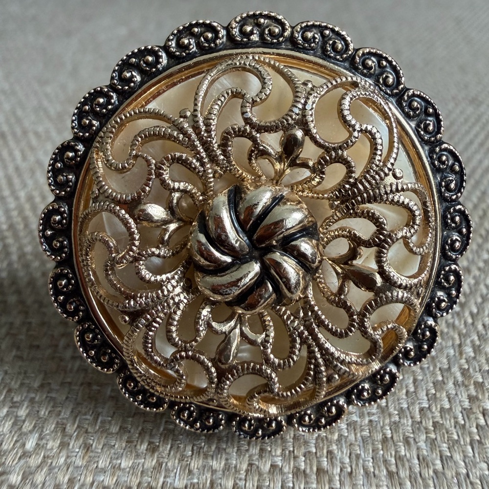 W.Germany Scarf Clip with Scalloped Edge